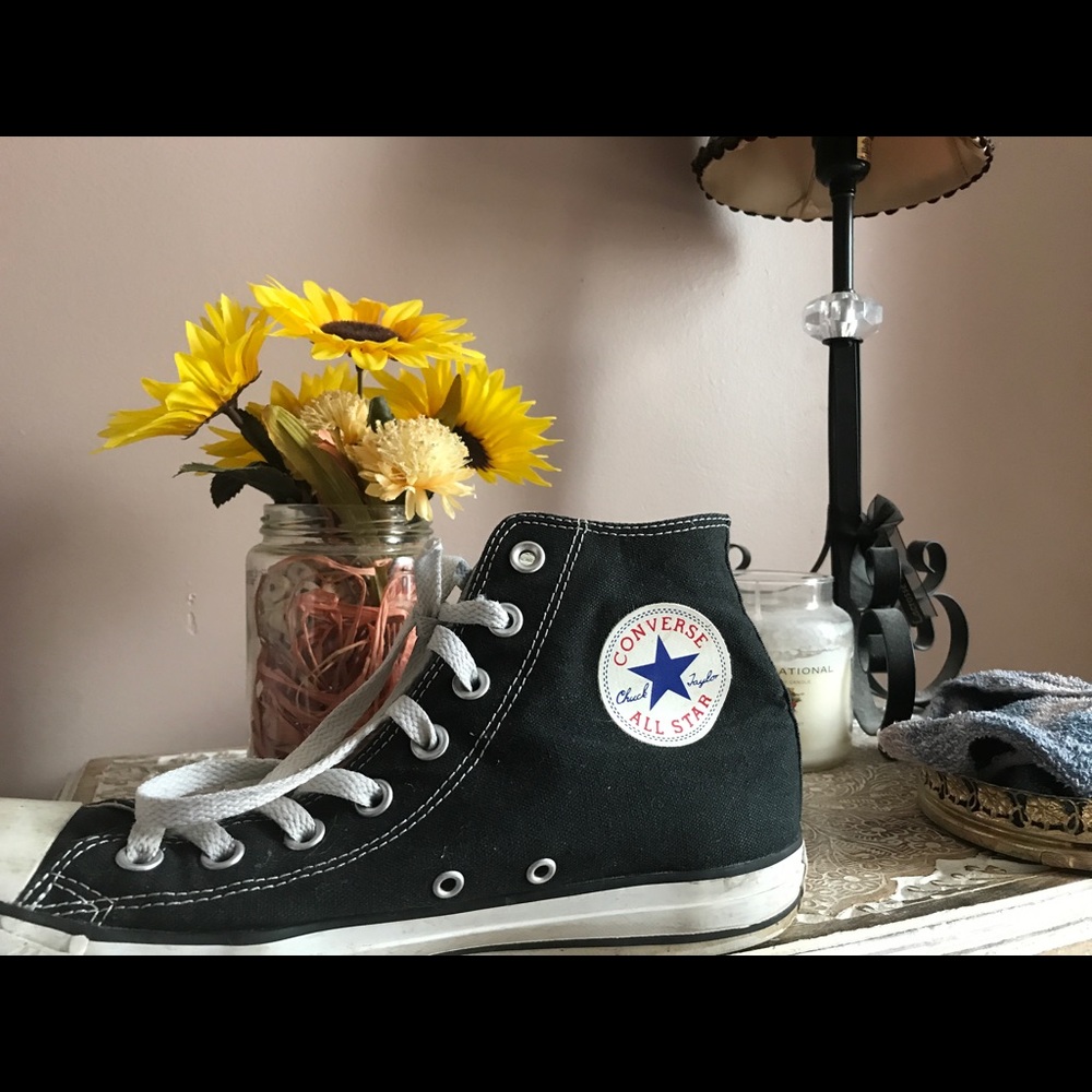 Women's Black high top Converse